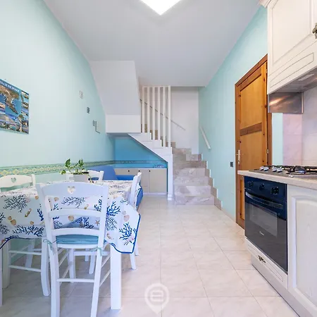La Perla Nel Blu Apartment *